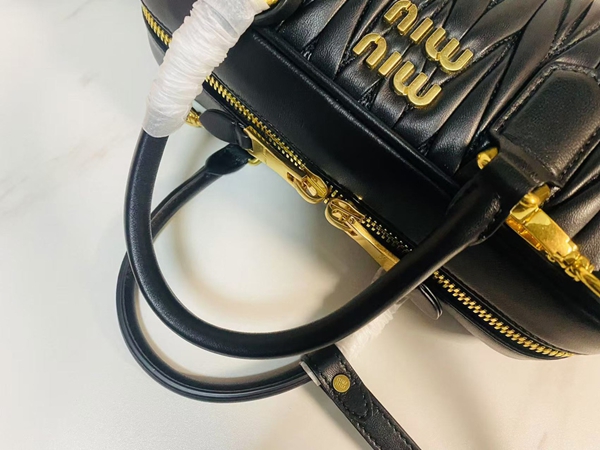 スーパーコピーブランドバッグ角部分ディテール